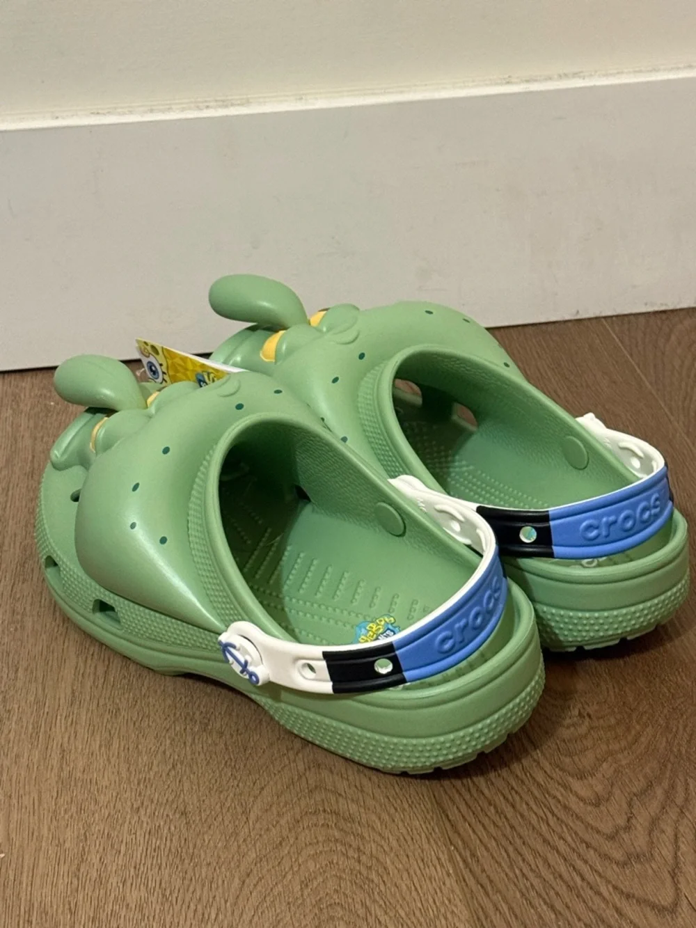 BRAND NEW Crocs x SpongeBob Squidward Clog – COLLECTIBLE DROP (Women’s 8) - Picture 6 of 7